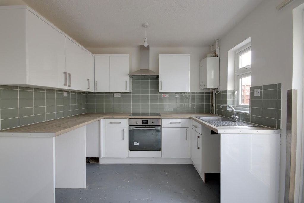 Property photo 2 of 8 Kitchen