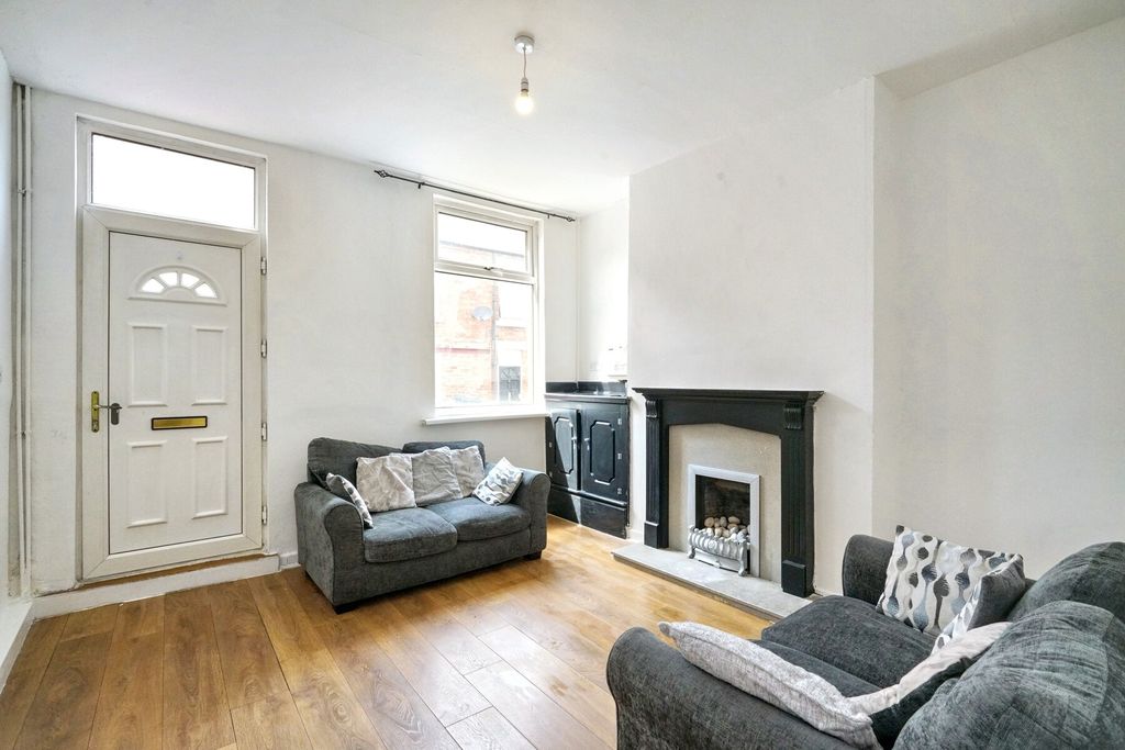 Property photo 2 of 10 King Street - Lounge