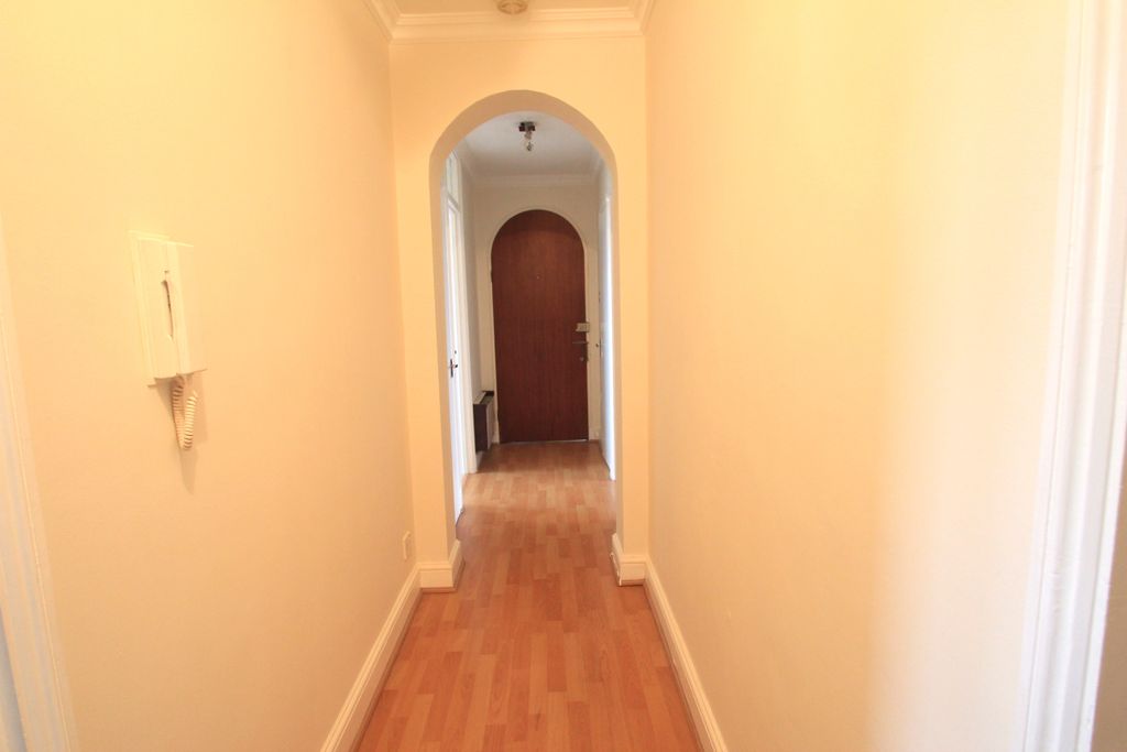 Property photo 2 of 9 Entrance Hall