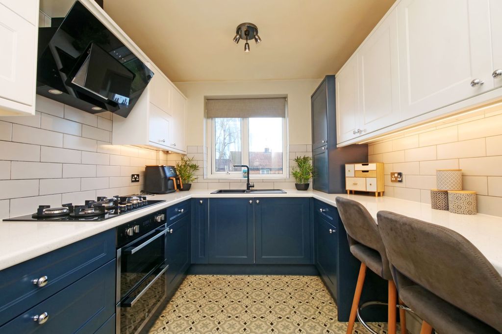 Property photo 2 of 17 Kitchen