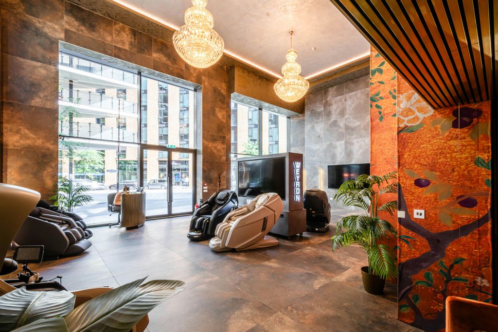 Property photo 1 of 14 Royal Wharf 3.02 - Low Res 11.Jpg