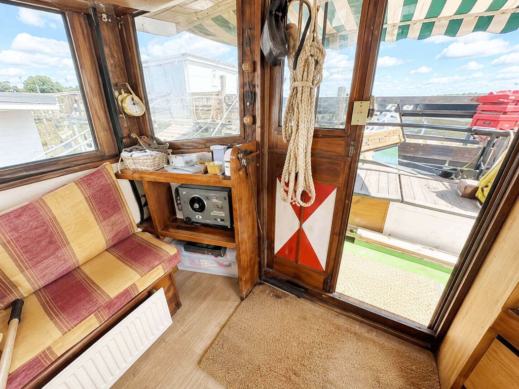 Property photo 3 of 11