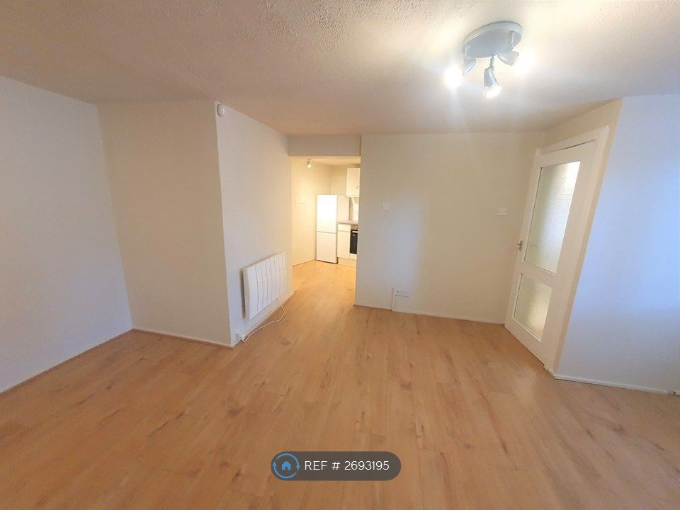 Property photo 2 of 9 Living Area