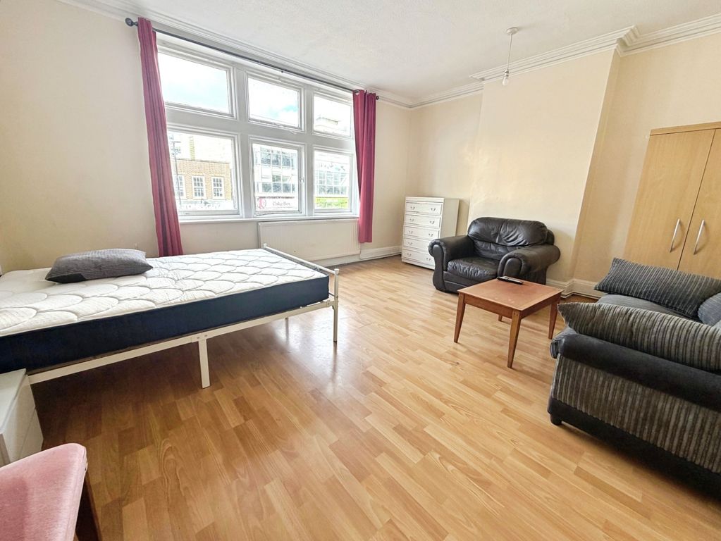 Property photo 1 of 5 2B21737d-Bedroom ...