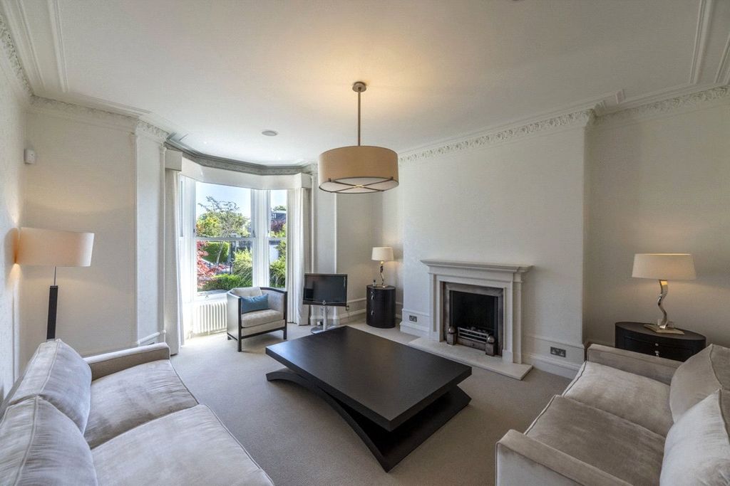 Property photo 2 of 12 Sitting Room