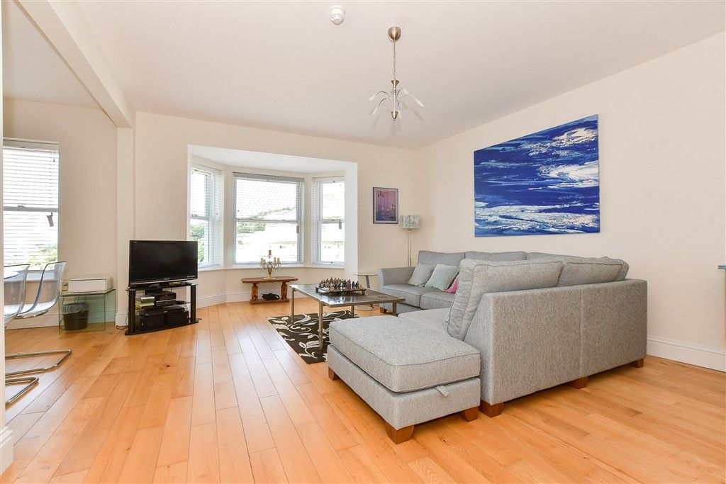 Property photo 2 of 13 Lounge