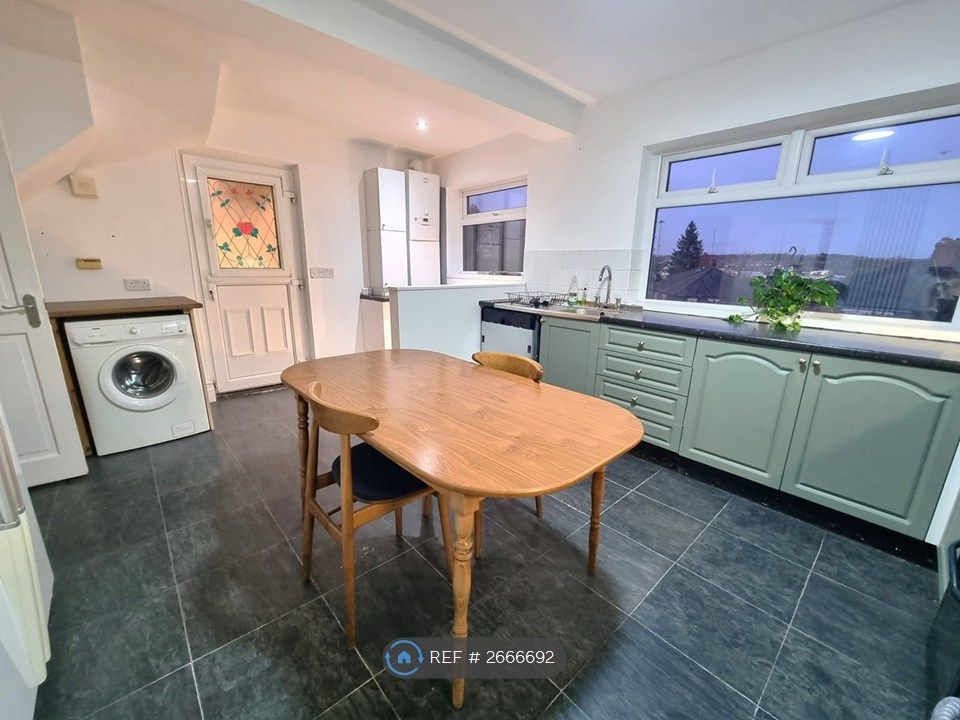 Property photo 3 of 26 Kitchen