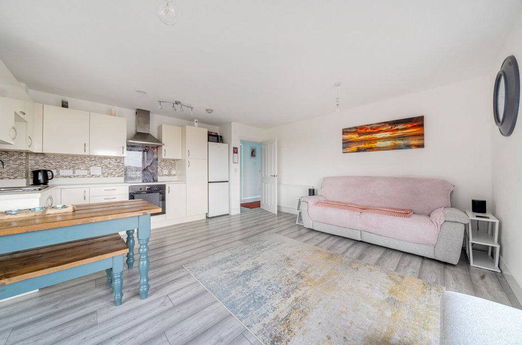 Property photo 3 of 11 1374672-5-690dc4F...