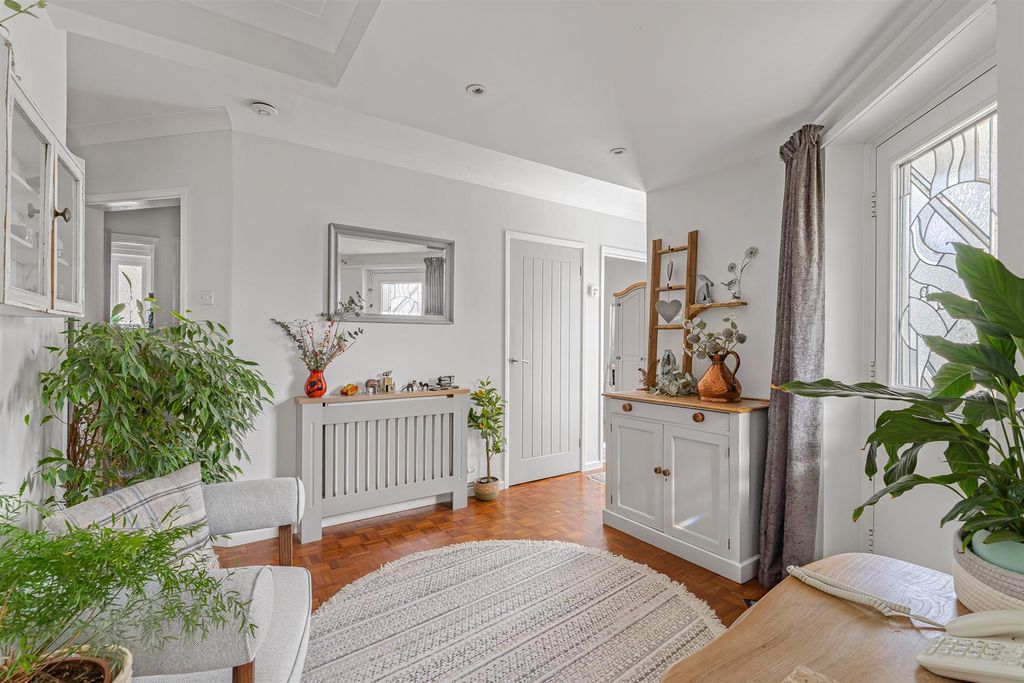 Property photo 2 of 15 18 Greenfield Rd-25.Jpg