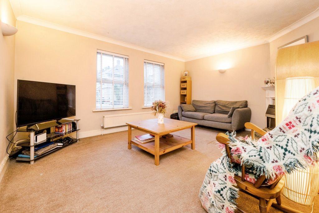 Property photo 2 of 17 Photo