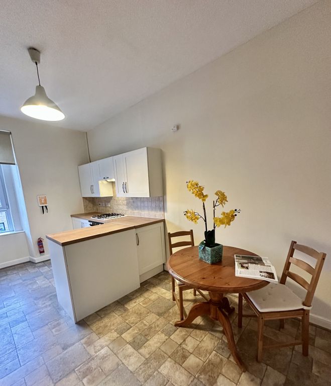 Property photo 3 of 10 Kitchen