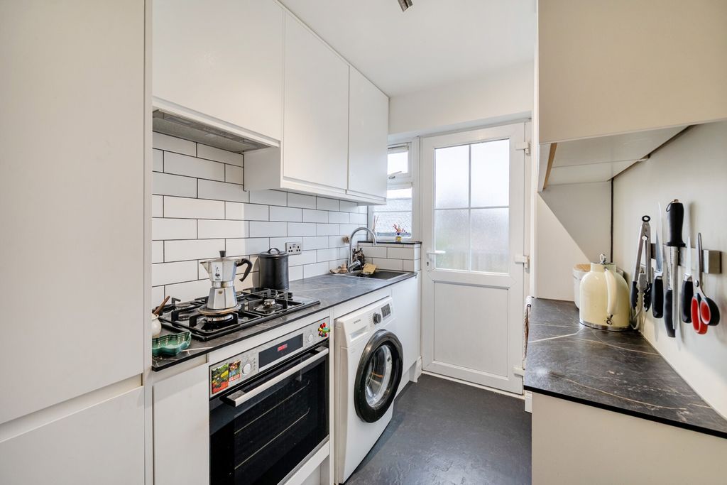 Property photo 2 of 18 Kitchen