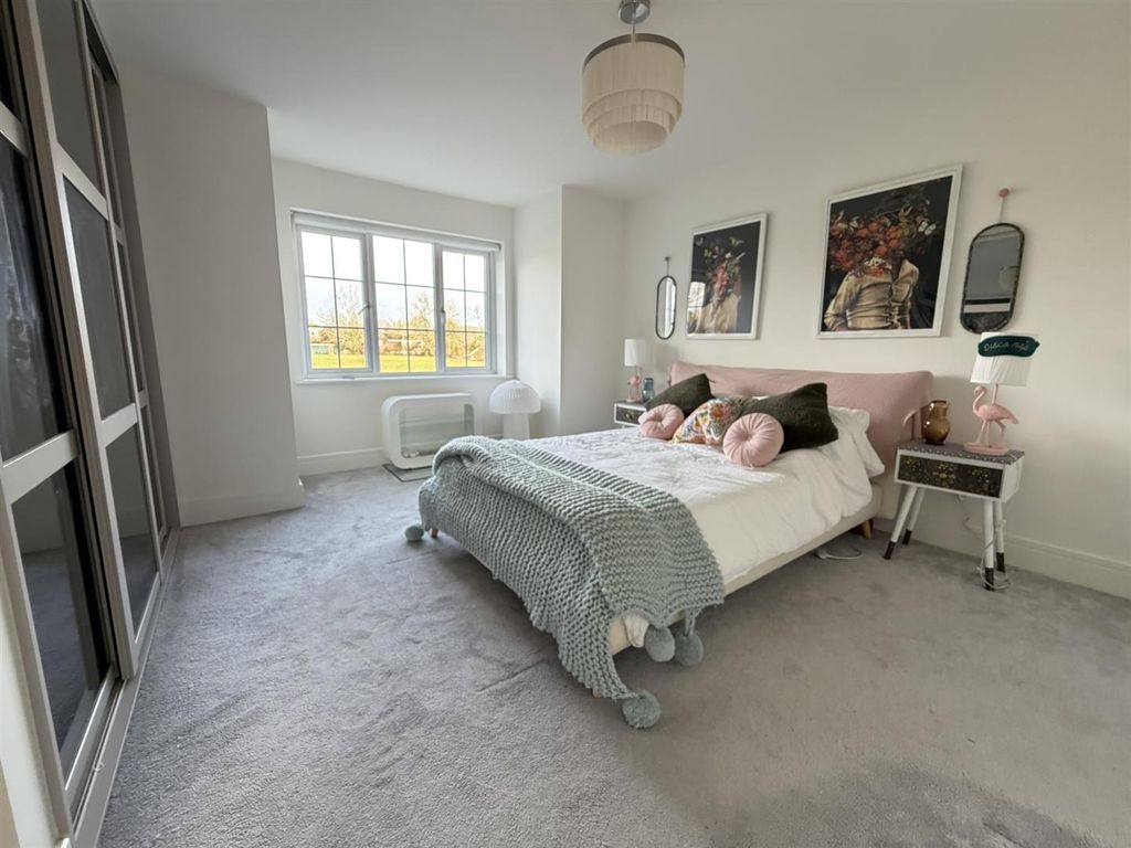 Additional image 20 of 5 bed property for saleButtercup Drive, Daventry NN11
