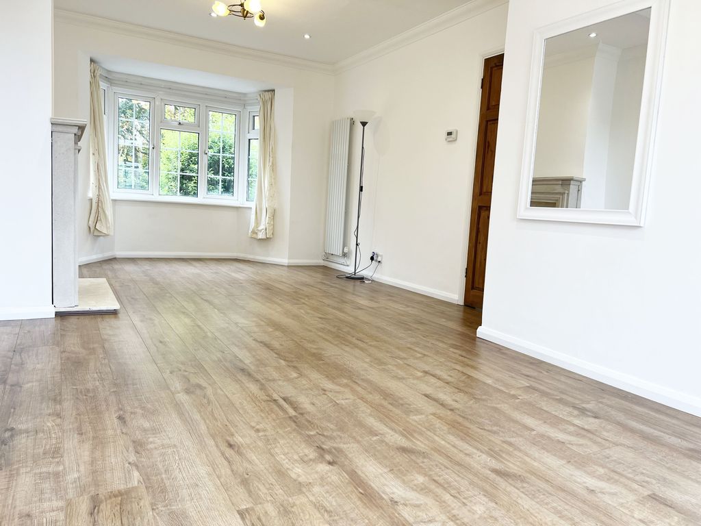 Property photo 3 of 28