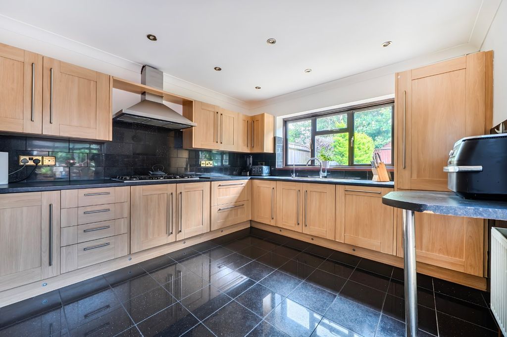 Property photo 3 of 19 Kitchen
