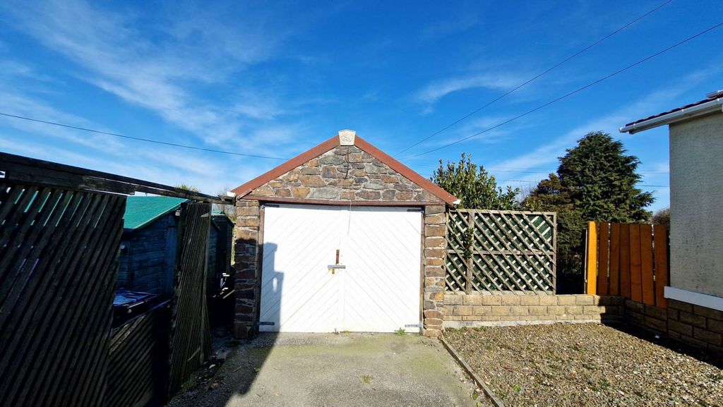 Property photo 3 of 23