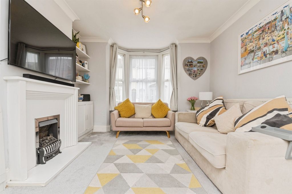 Property photo 2 of 17