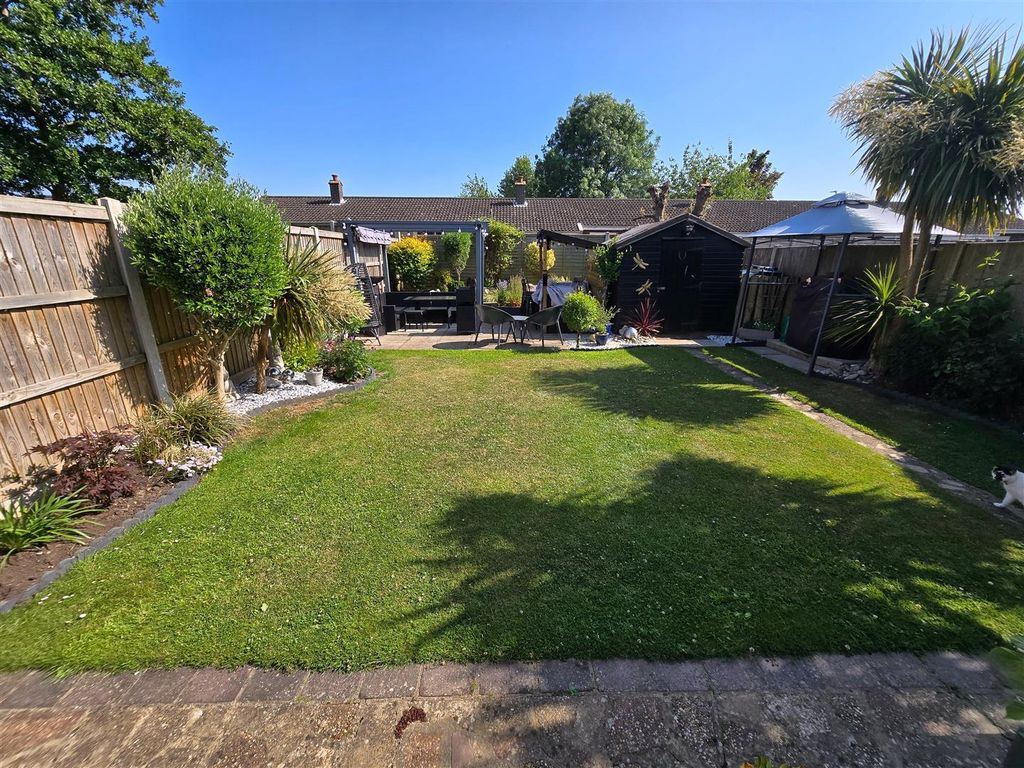 Property photo 3 of 17 Garden