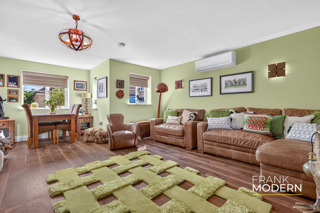 Property photo 2 of 45 Living Room