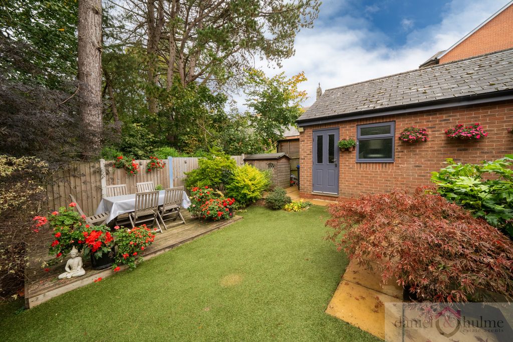 Property photo 2 of 27 40 Willow Drive-38