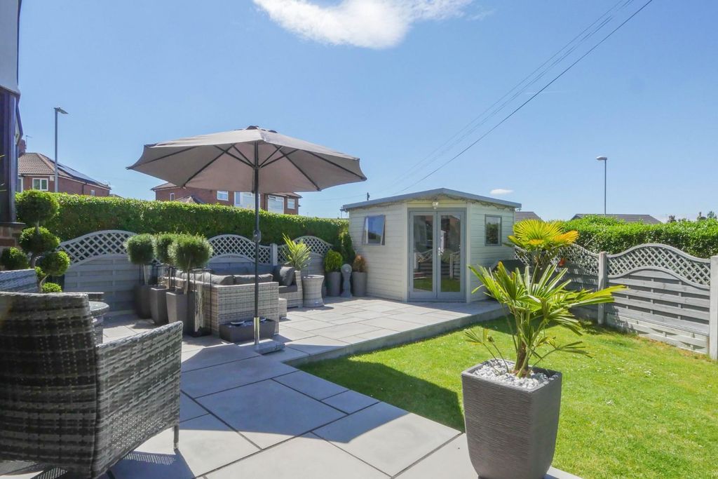 Property photo 2 of 24 Front Garden