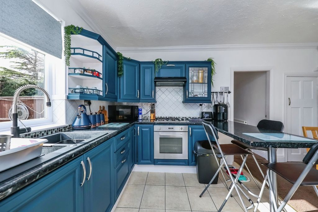 Property photo 2 of 17 Kitchen