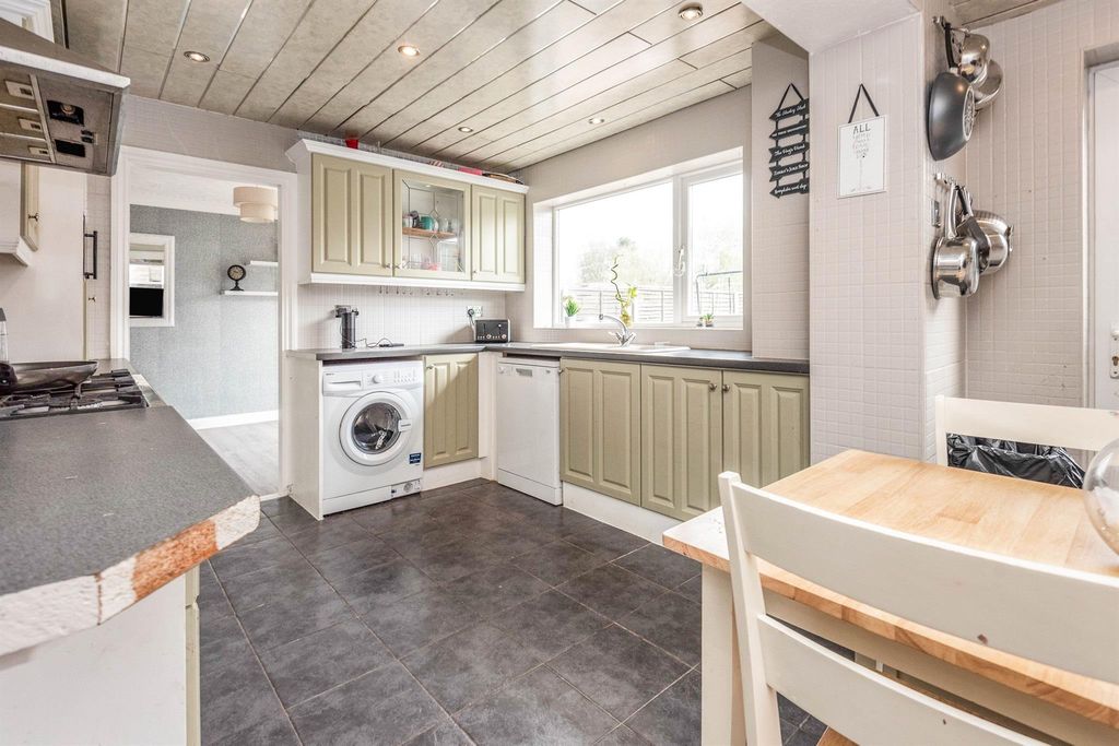 Property photo 2 of 12 Kitchen