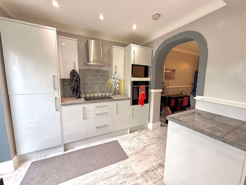 Property photo 3 of 17 Kitchen