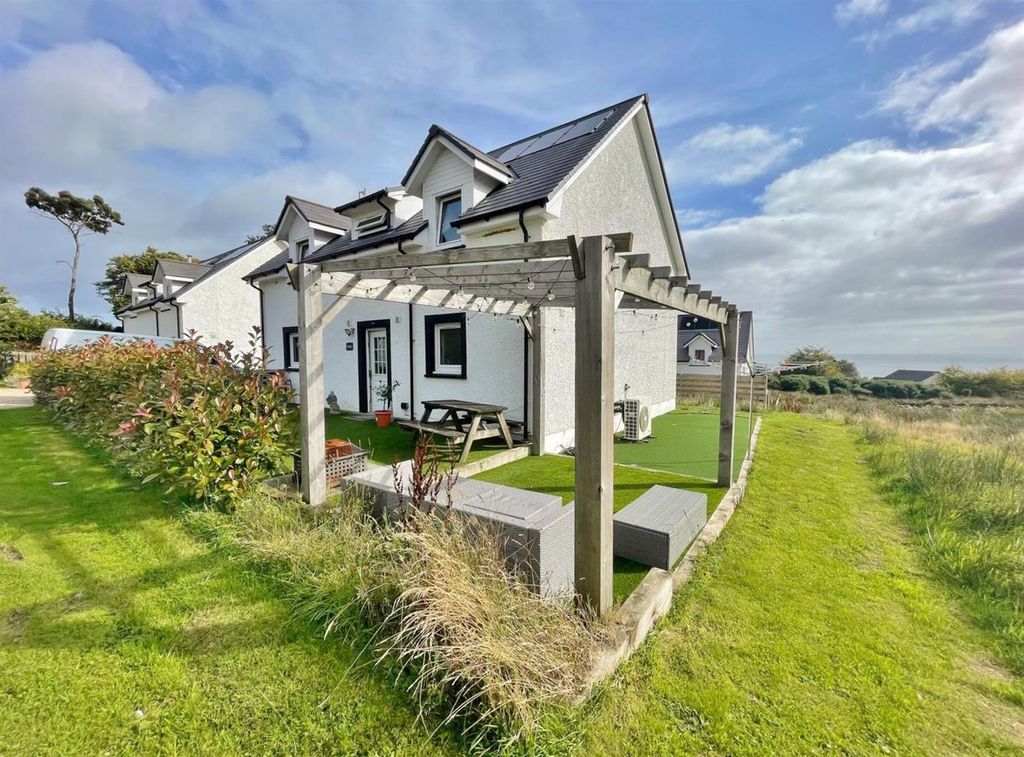 Property photo 2 of 37 Outdoor Seating Area