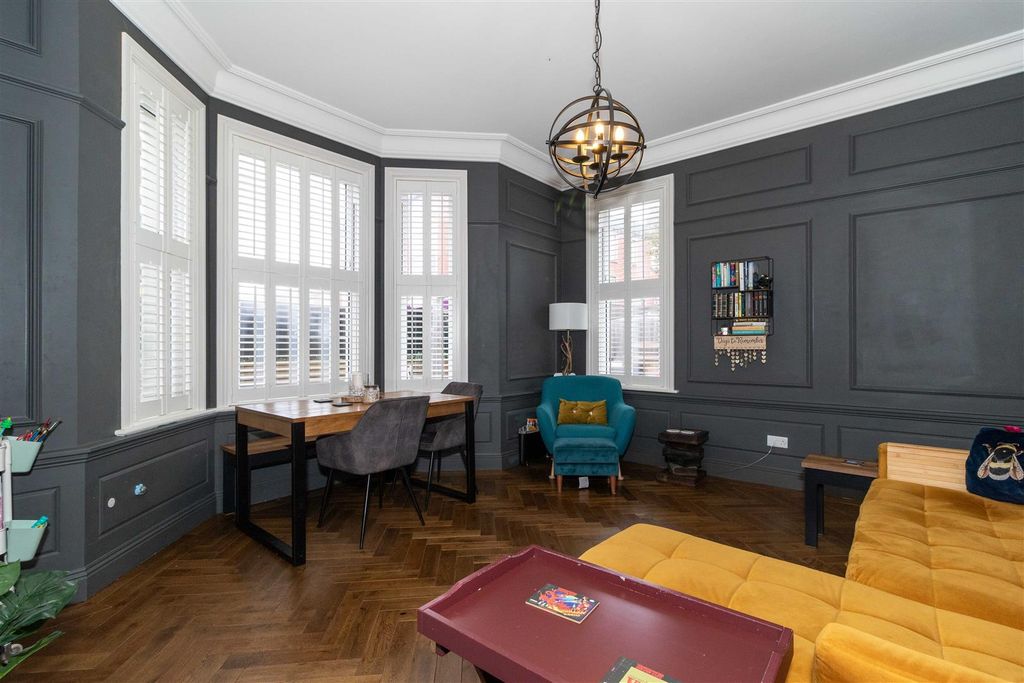 Property photo 3 of 23 Bryon-04.Jpg