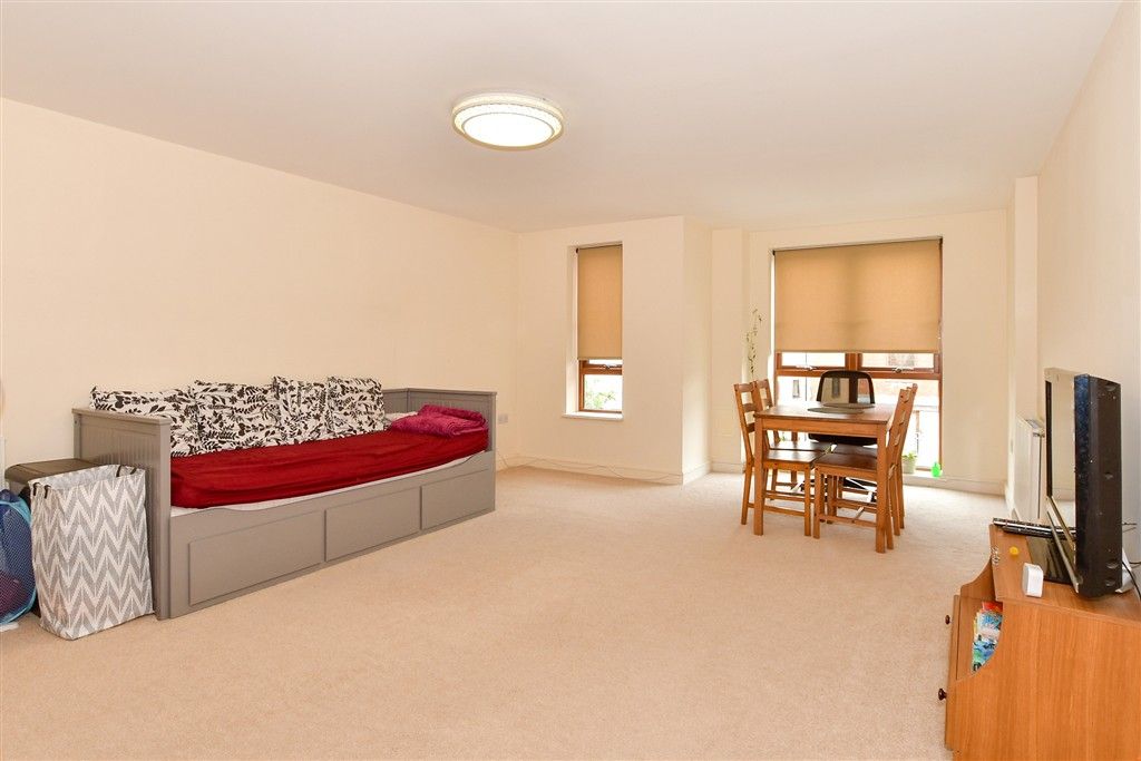 Property photo 2 of 10 Lounge/Dining Area