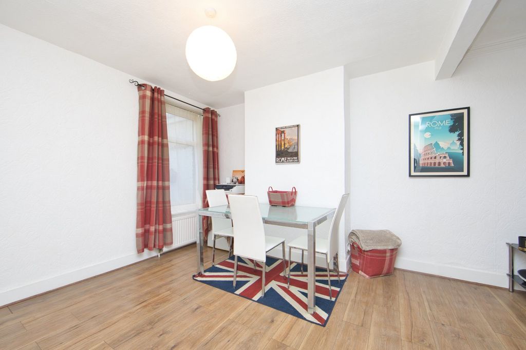 Property photo 3 of 10 Picture 3