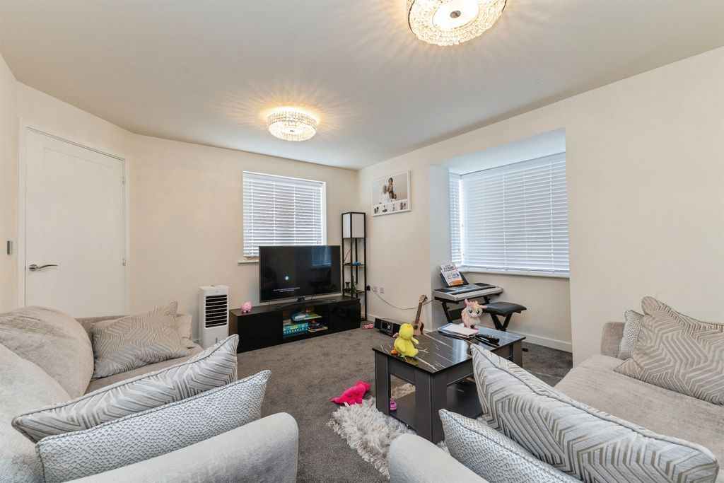 Property photo 2 of 17