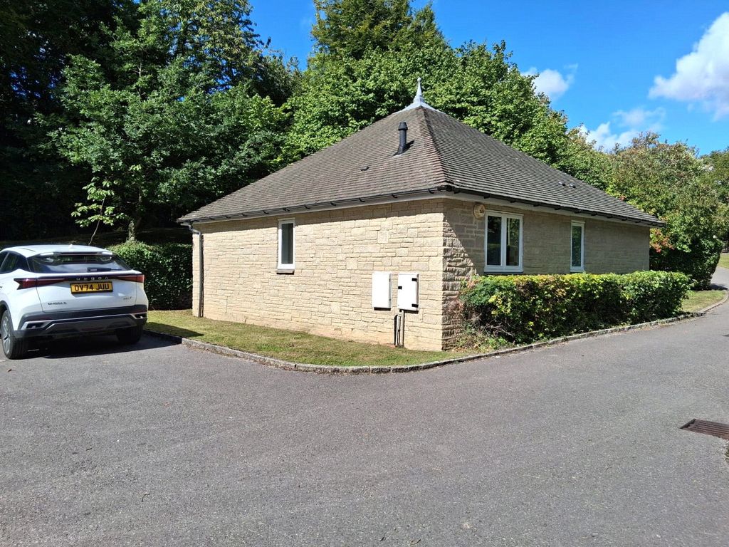 Property photo 2 of 10 Rear