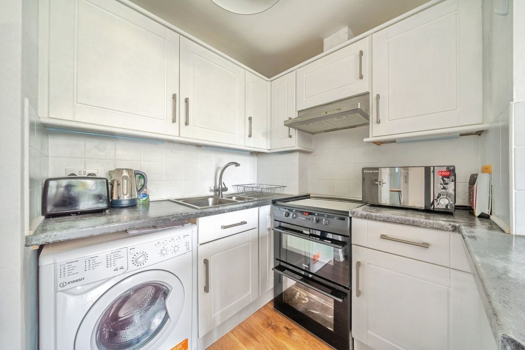 Additional image 5 of 2 bed flat for saleStreatfield Road, Heathfield, East Sussex TN21