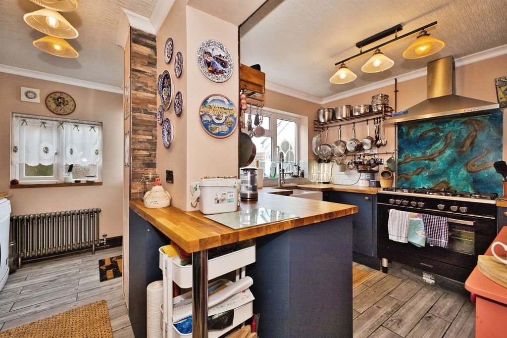 Property photo 3 of 25