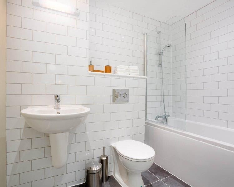 Property photo 3 of 6 Bathroom.Jpg