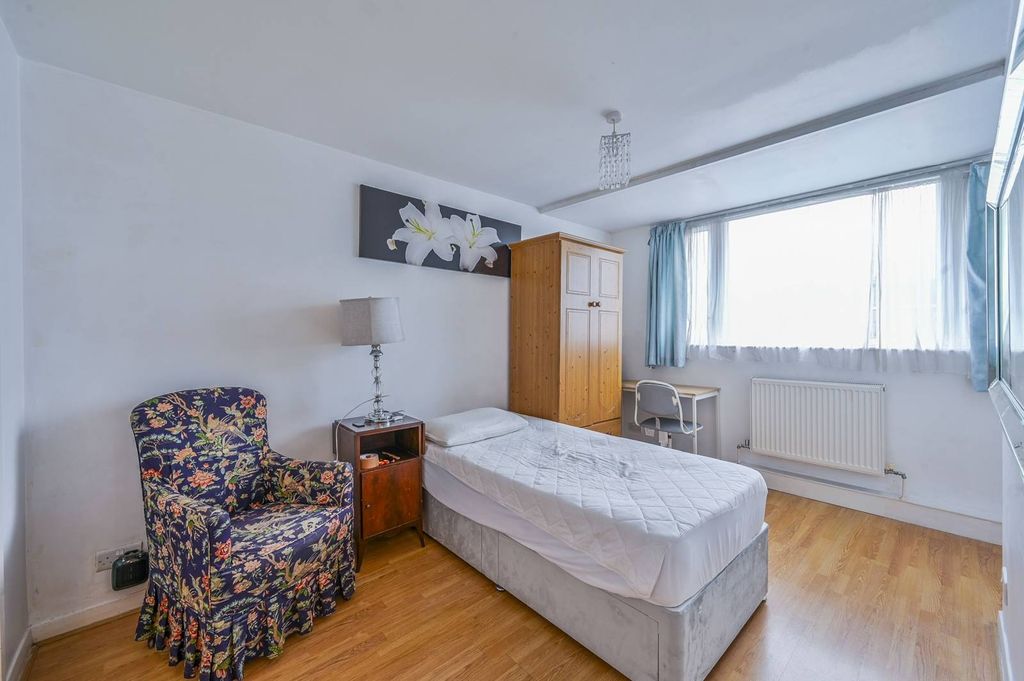 Property photo 3 of 9