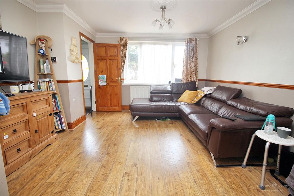 Property photo 3 of 14 Living Room