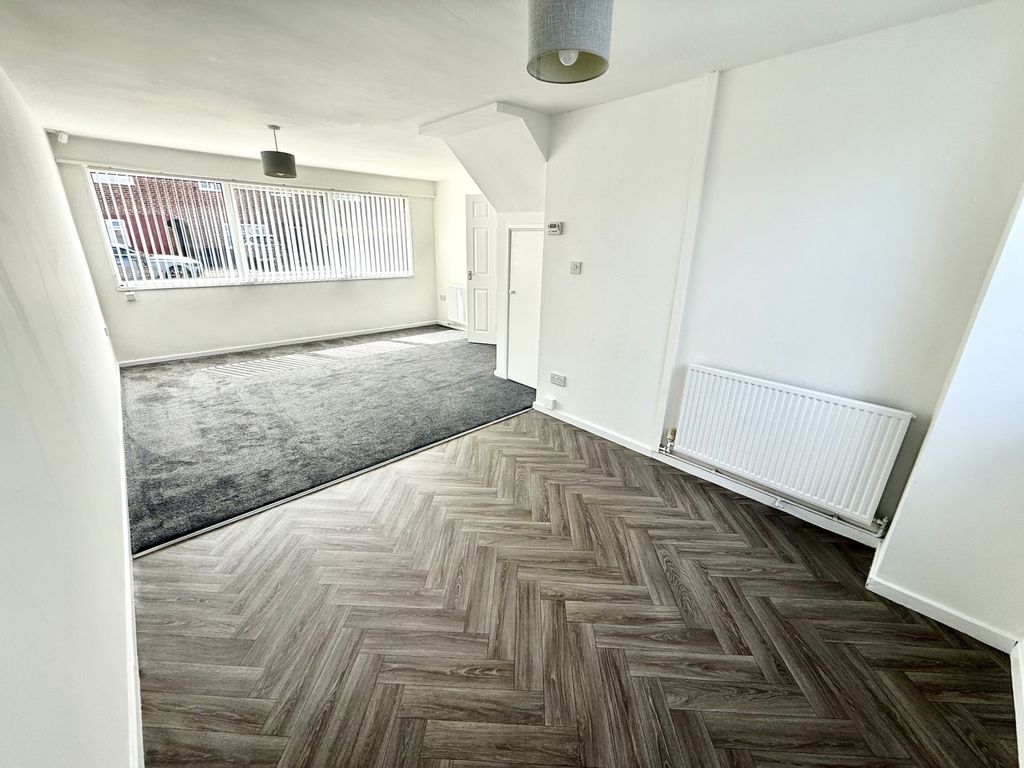 Property photo 3 of 11 Img_9028