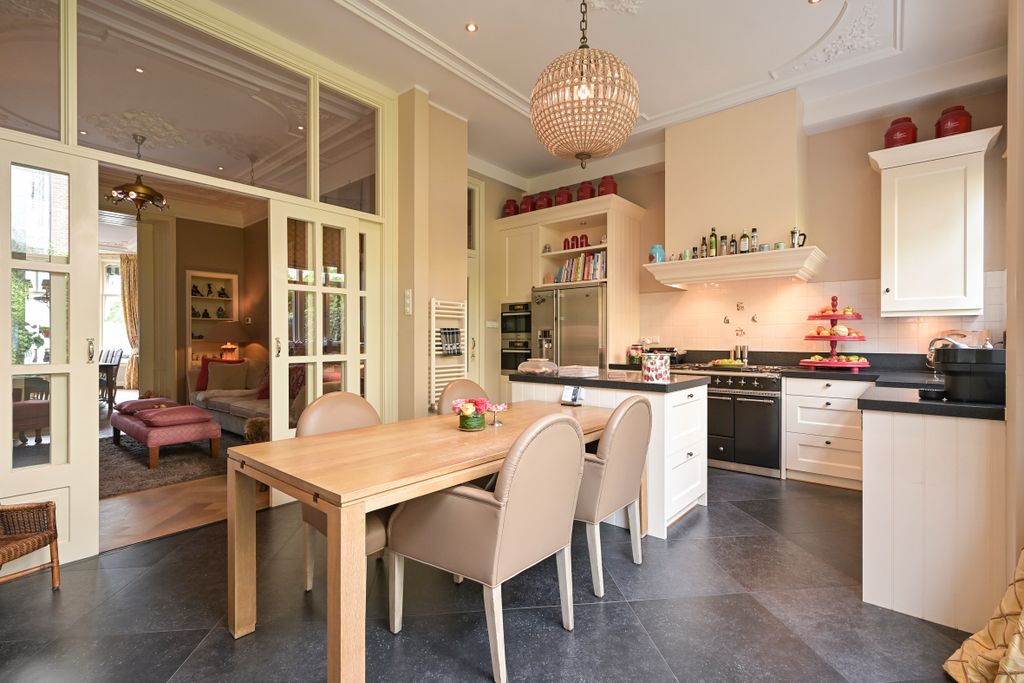 Property photo 2 of 61