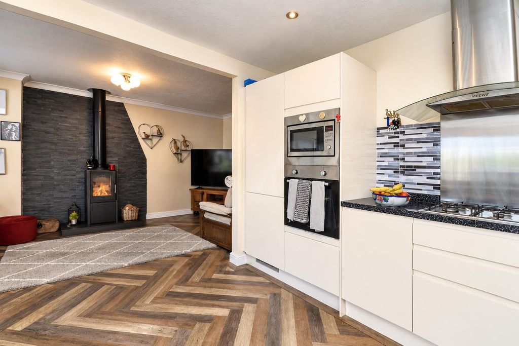 Property photo 3 of 22