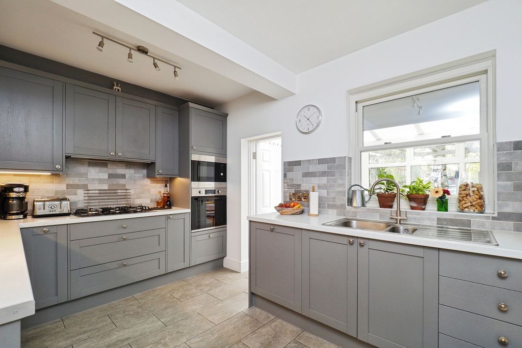 Property photo 2 of 17 Photo