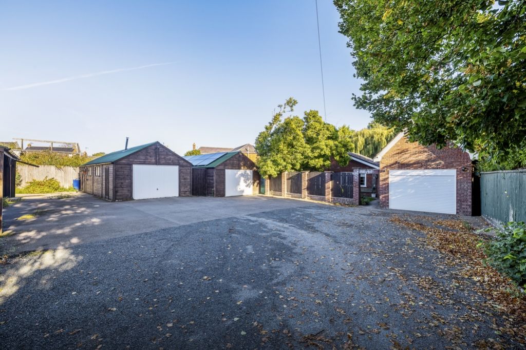 Property photo 3 of 44 33A High Street (Long Sutton)-7