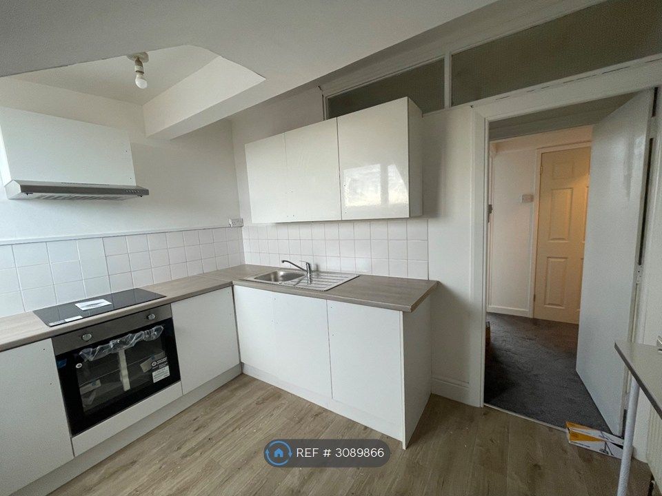 Property photo 2 of 10 Kitchen