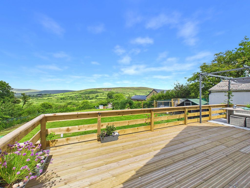 Property photo 2 of 33