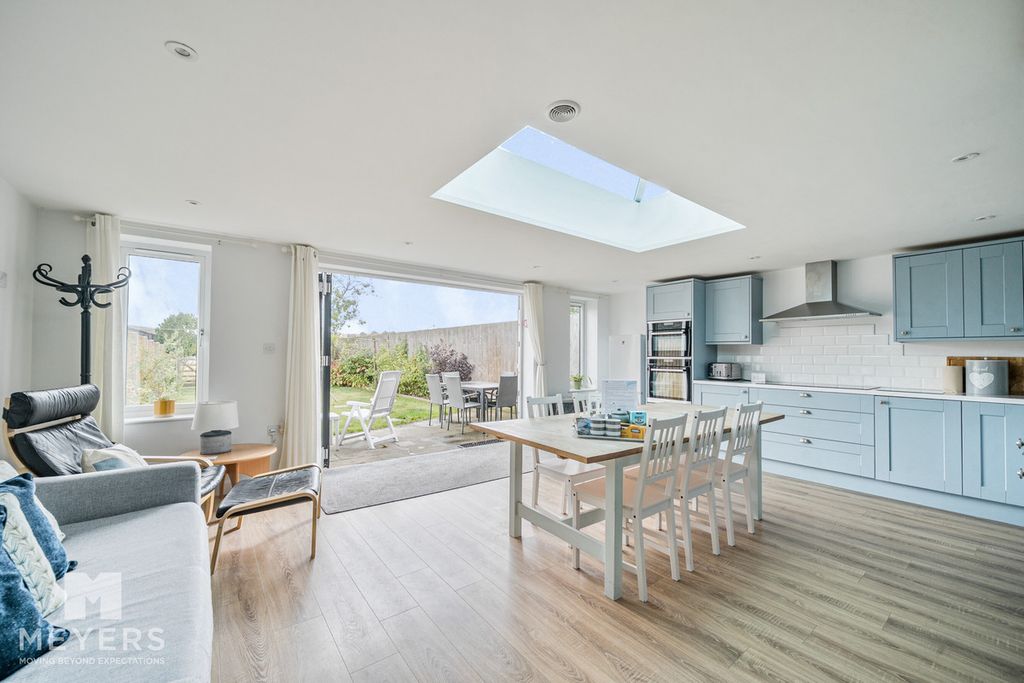 Property photo 2 of 22