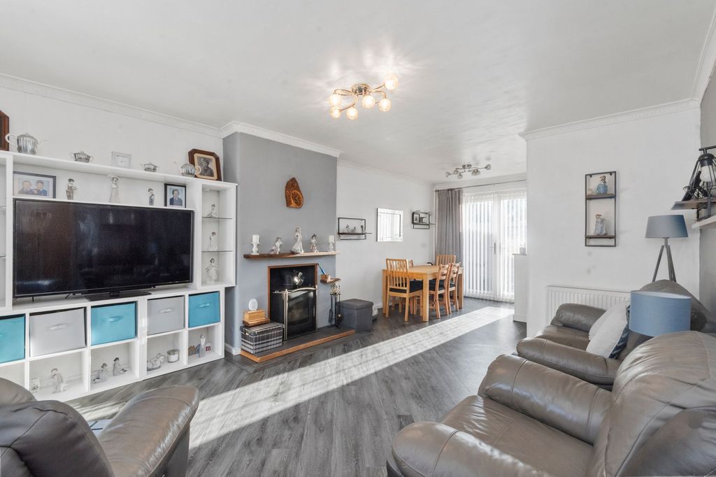 Property photo 3 of 31