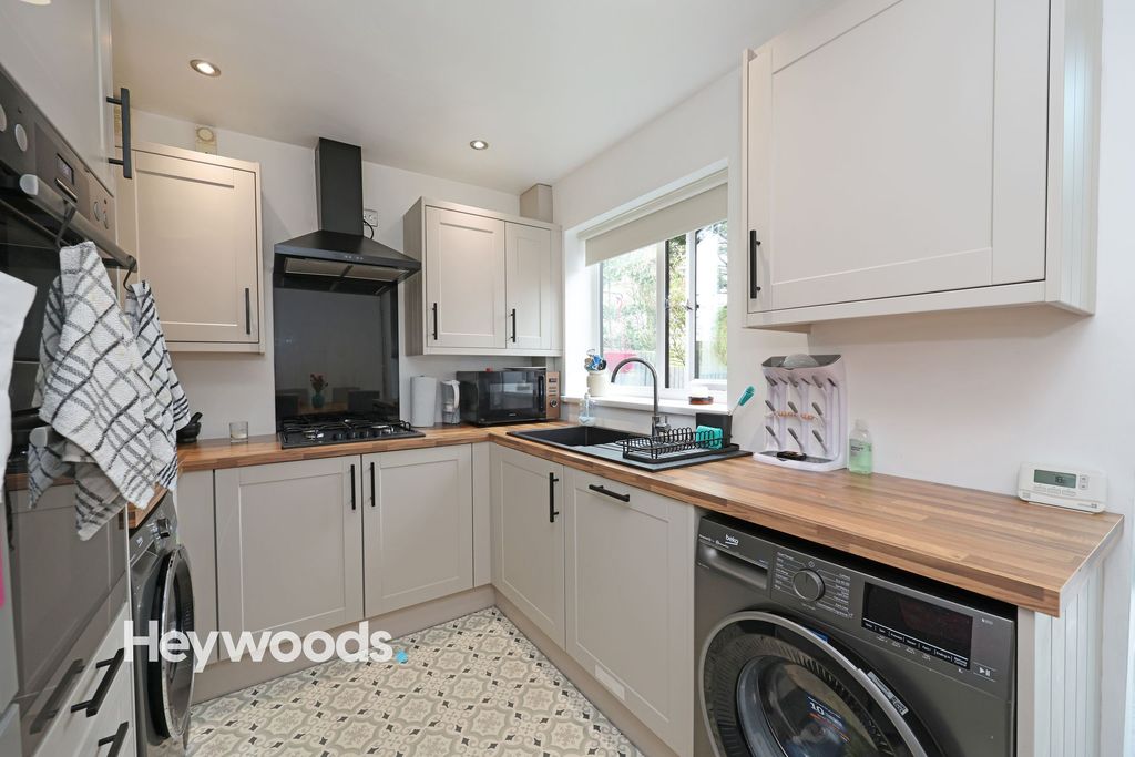 Property photo 2 of 31