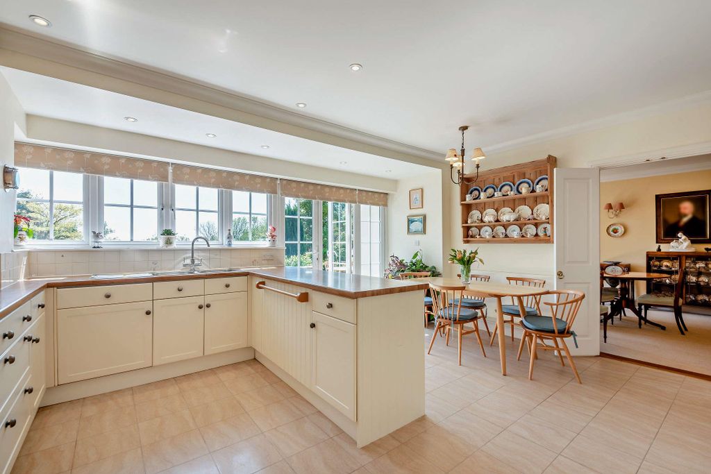 Property photo 3 of 19 Image